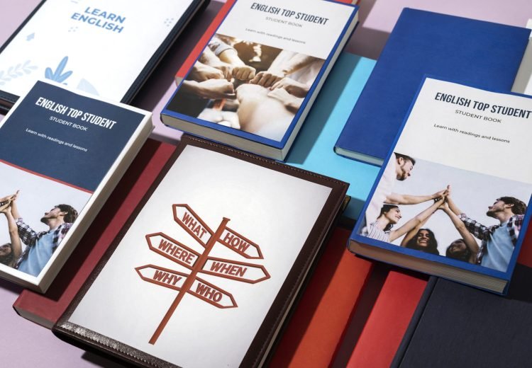 libro-de-ingles-descansando-sobre-la-mesa-del-espacio-de-trabajo